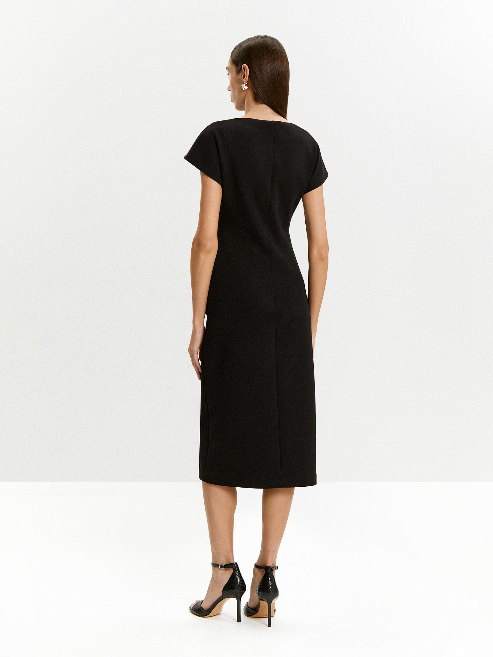 Платье приталенного кроя